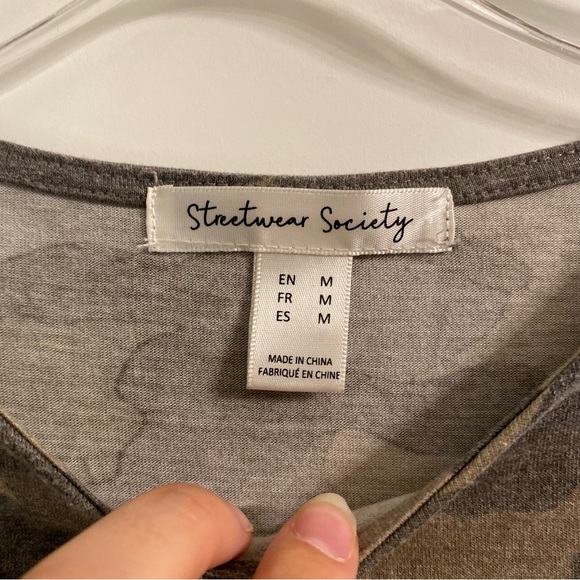 Camo Tie Up Crop Top - Picture 4 of 4